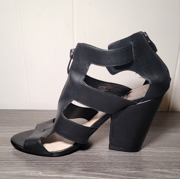 Vince Camuto VC Marleau Gladiator Cut Out Sandals Leather Black Womens 8 M - Picture 6 of 9